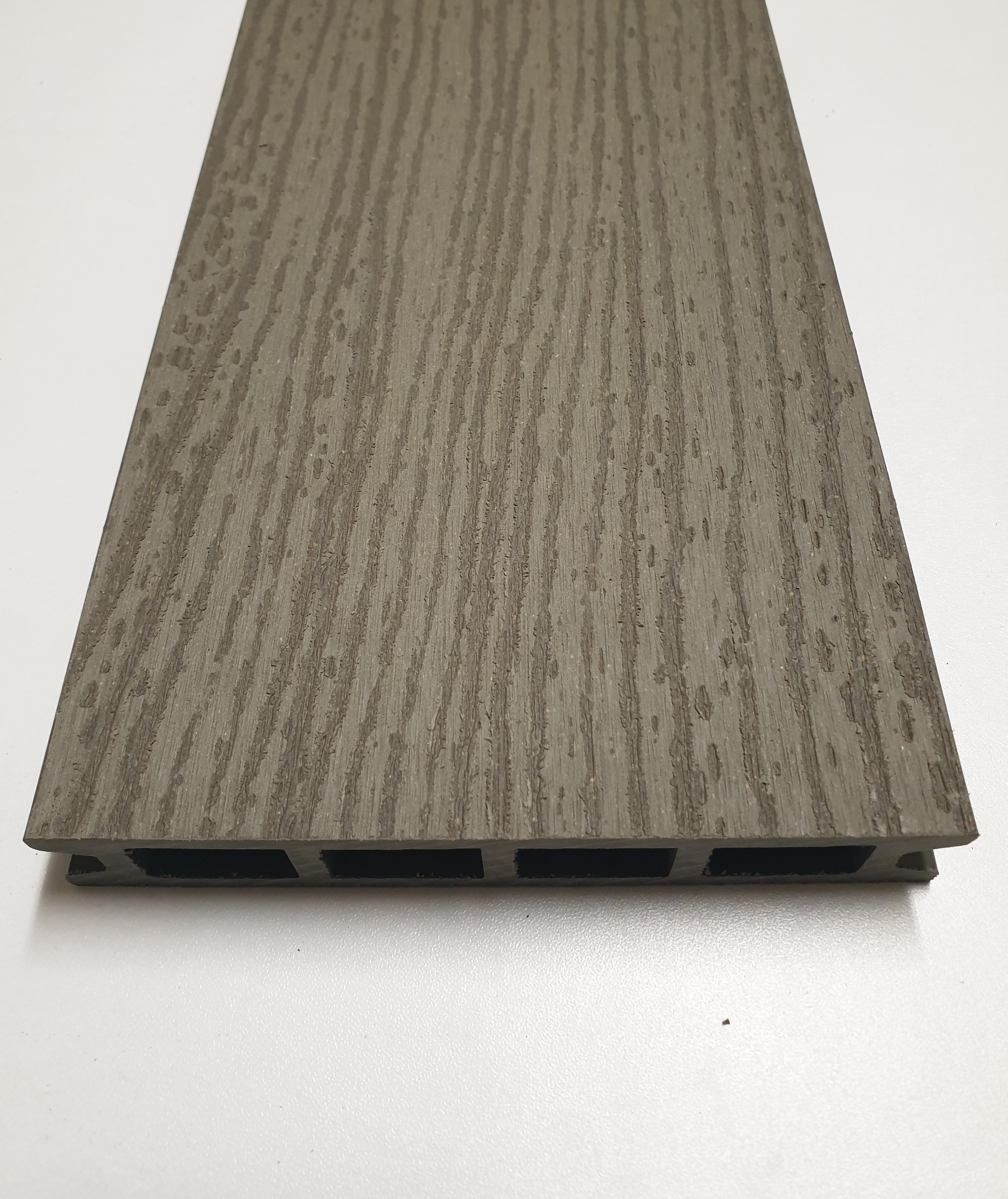 WPC Terrassendiele Helo 24x140mm Hellgrau gerillt/Struktur in 4 Längen