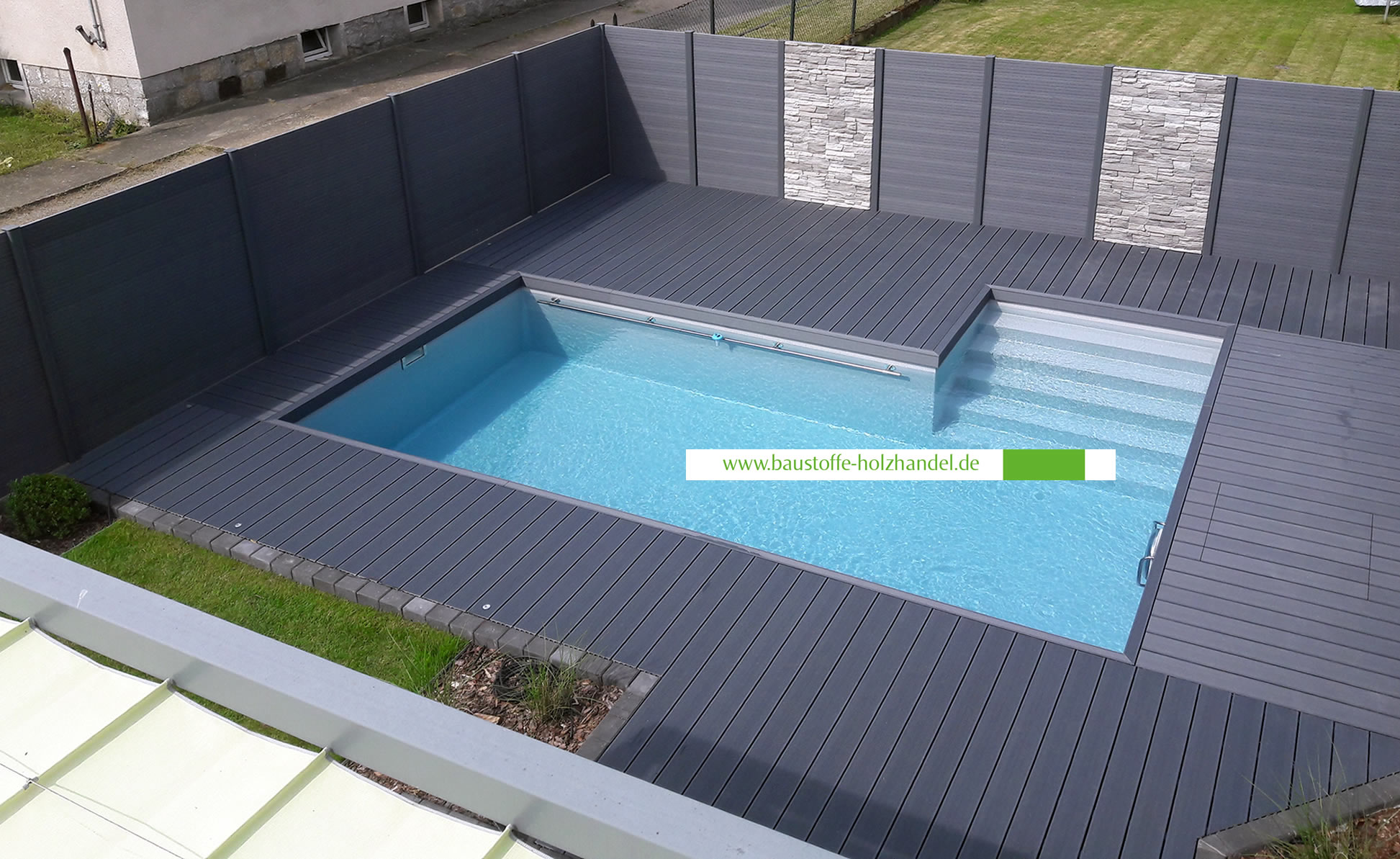 UPM ProFi Deck 150 Steingrau Poolterrasse mit UPM ProFi Fence Sichtschutzzaun