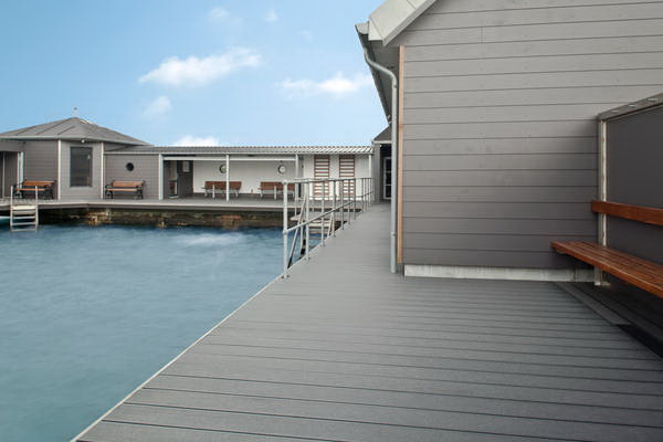 Terrasse mit UPM ProFi Deck 150 Perlgrau 