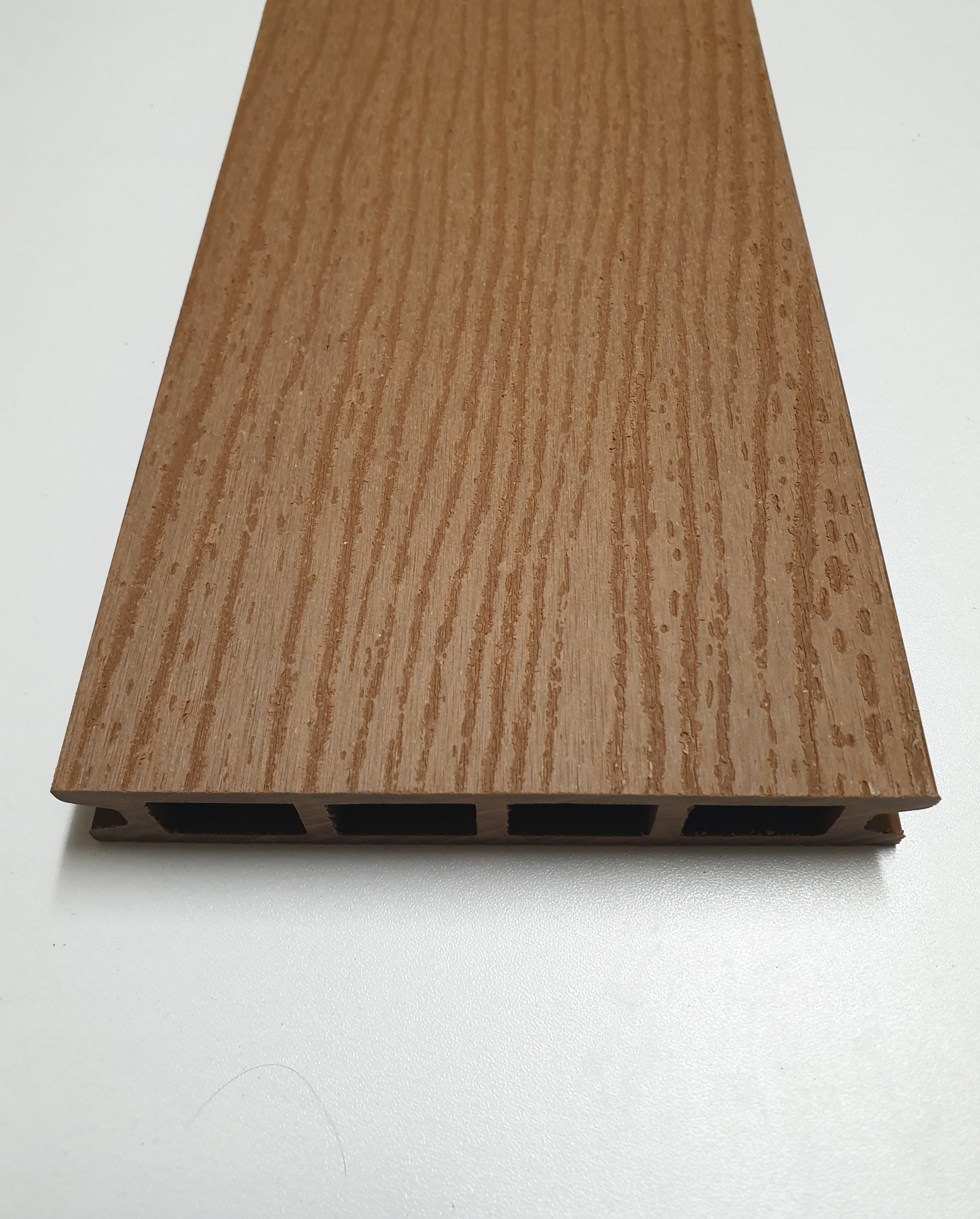 WPC Terrassendiele Helo 24x140mm Hellbraun gerillt/Struktur in 4 Längen