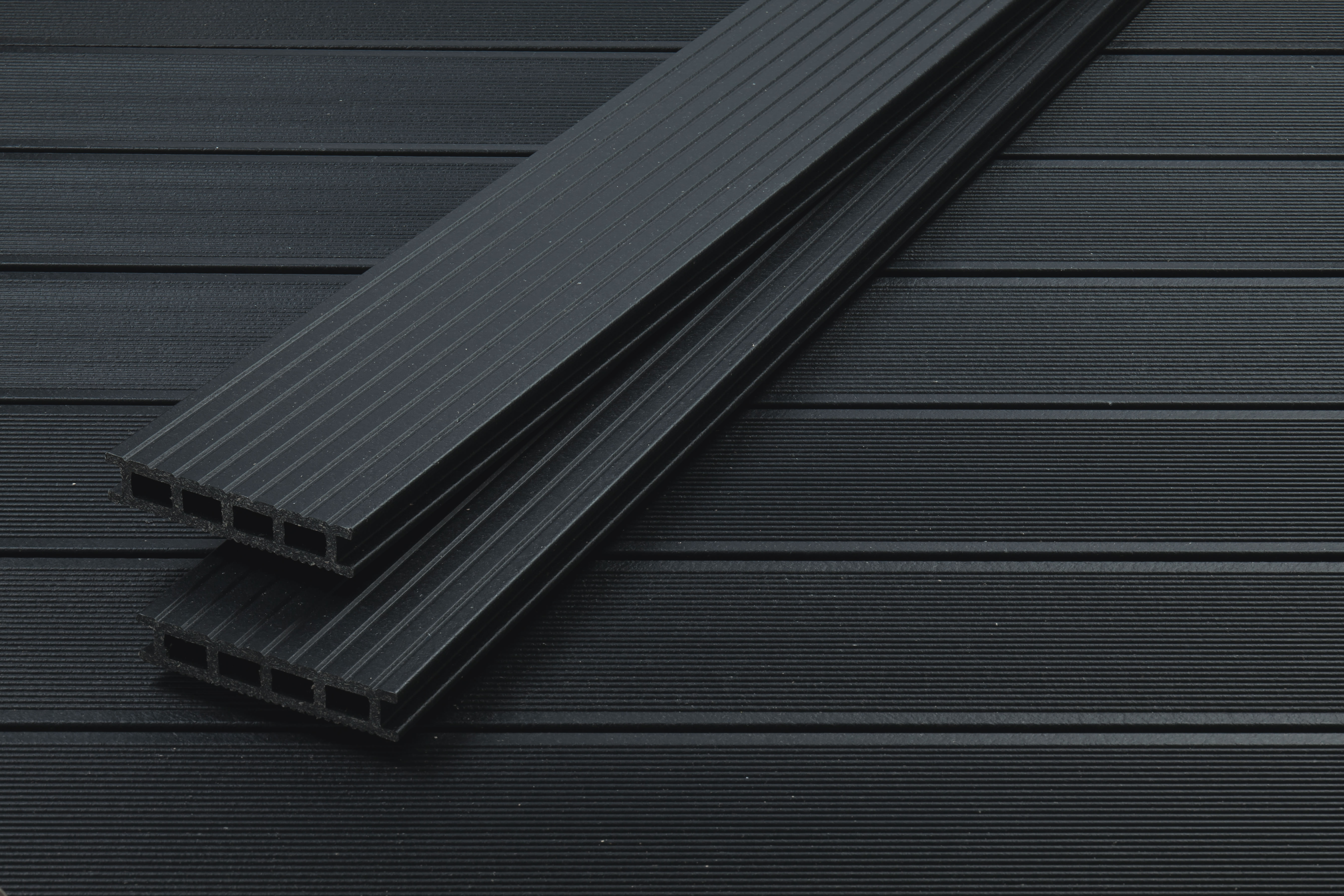 UPM ProFi Deck 150 Terrassendiele Nachtschwarz 28x150mm