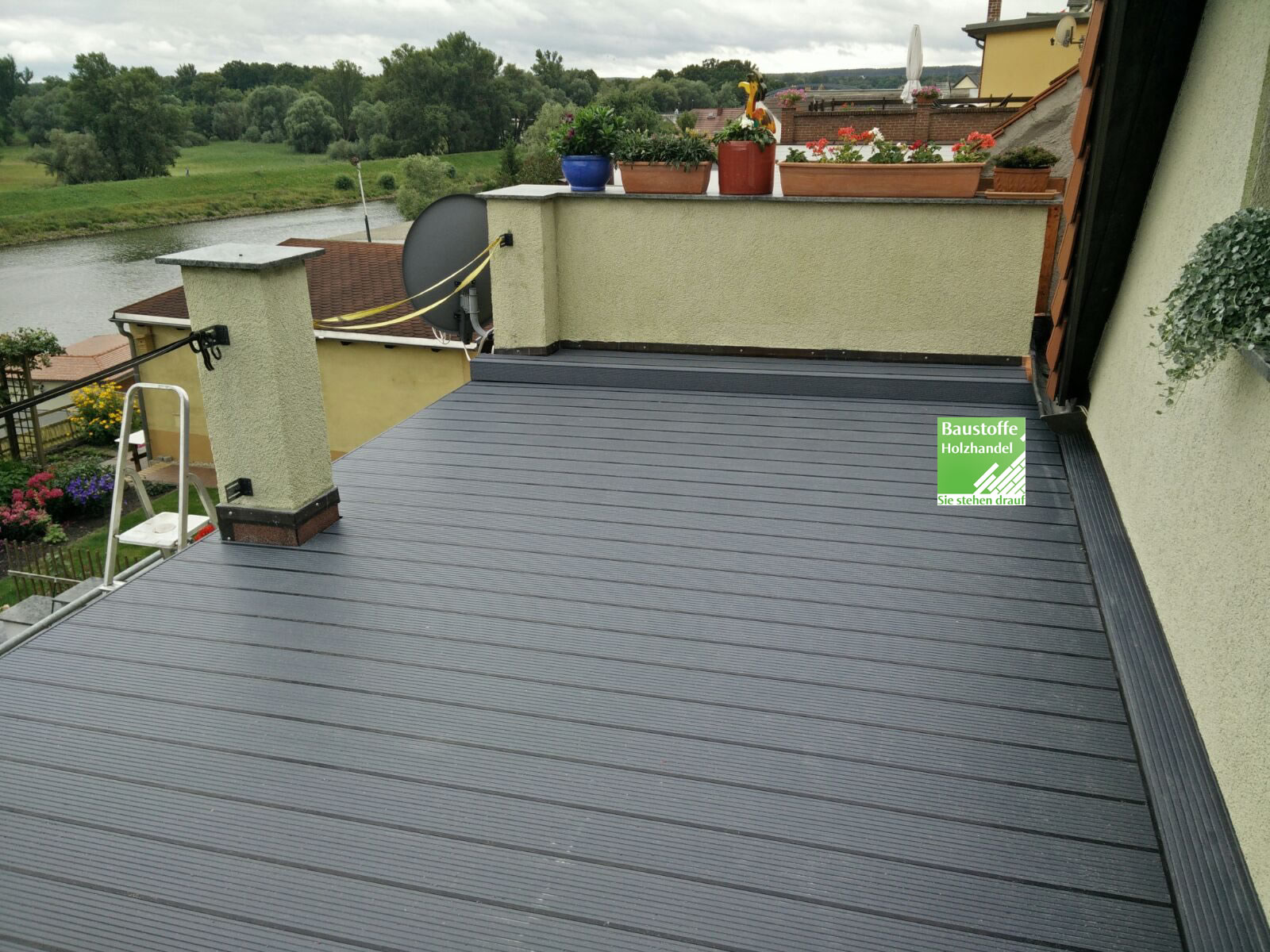UPM ProFi Deck 150 Steingrau als Balkon