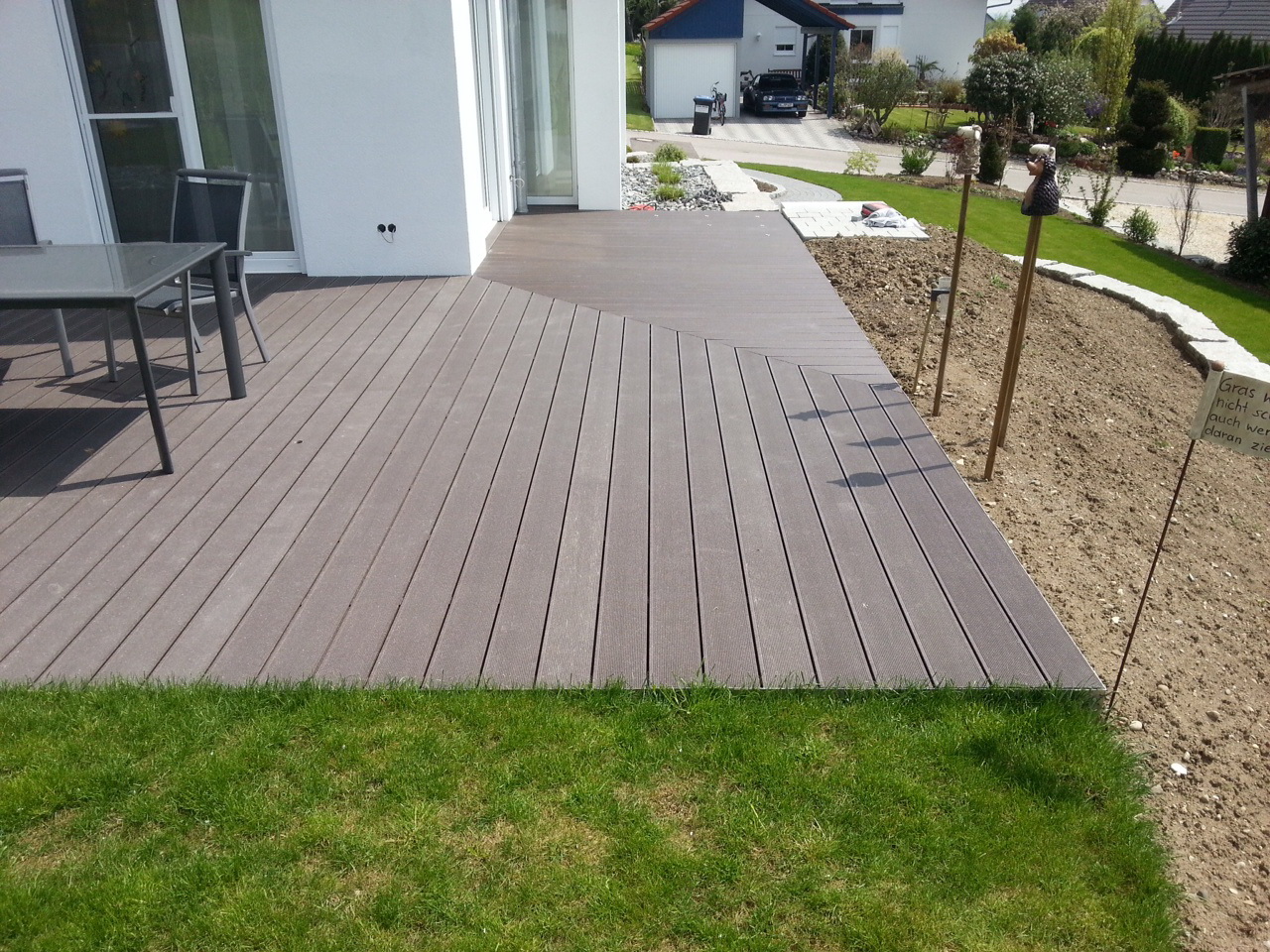Terrasse mit UPM ProFi Deck 150 in Kastanienbraun