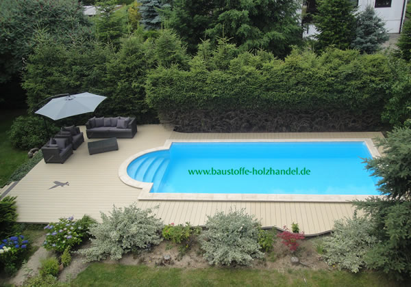 Poolterrasse mit UPM ProFi Deck 150 Sonnenbeige