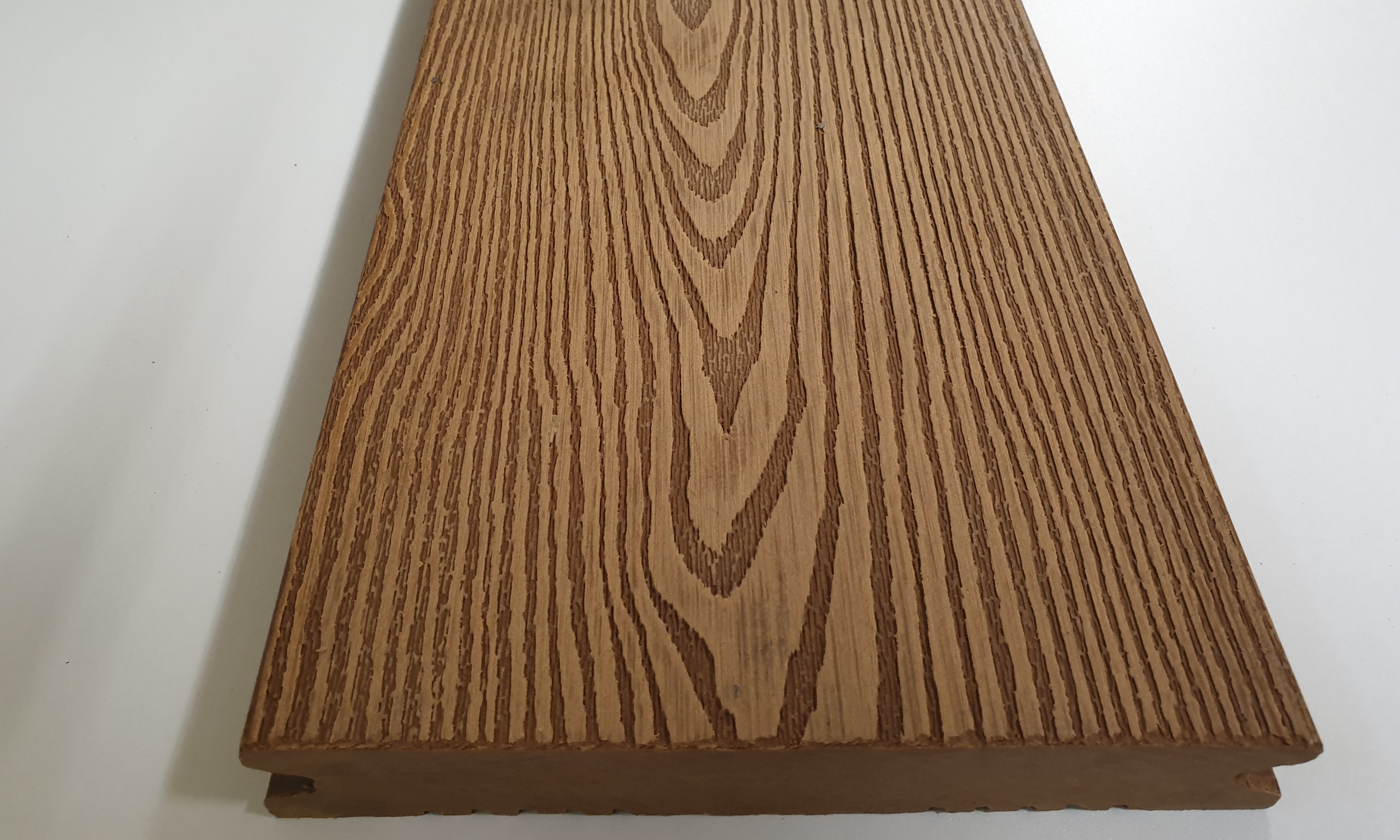 Massiv WPC Terrassendiele SOL 22 x 143mm Hellbraun französich / strukturiert in 4 Längen